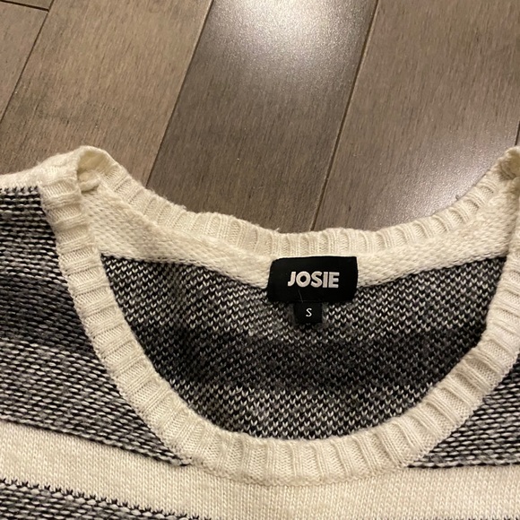 Ultra soft black and white stripped sweater - Picture 2 of 2